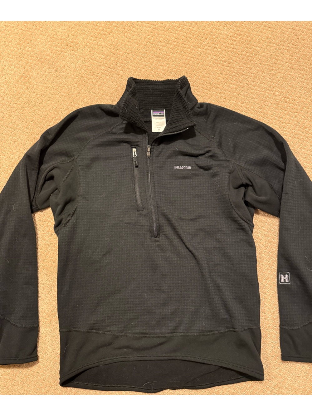 Black Patagonia R1 fleece zip up